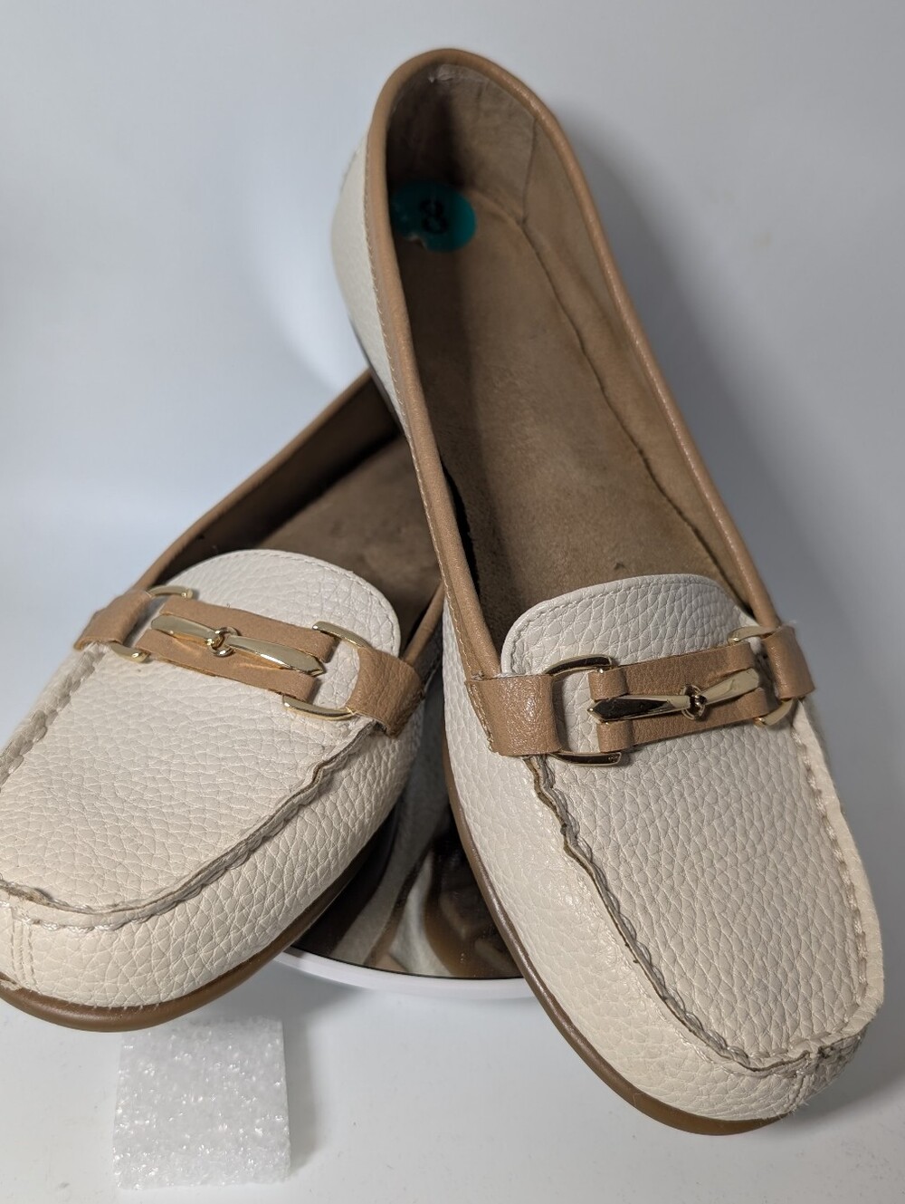 New Aerosoles Women’s Cream/Tan Leather Loafers Size 8
